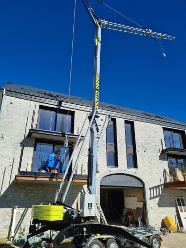 La grue à montage rapide tractable : une alternative légère pour les chantiers du bâtiment